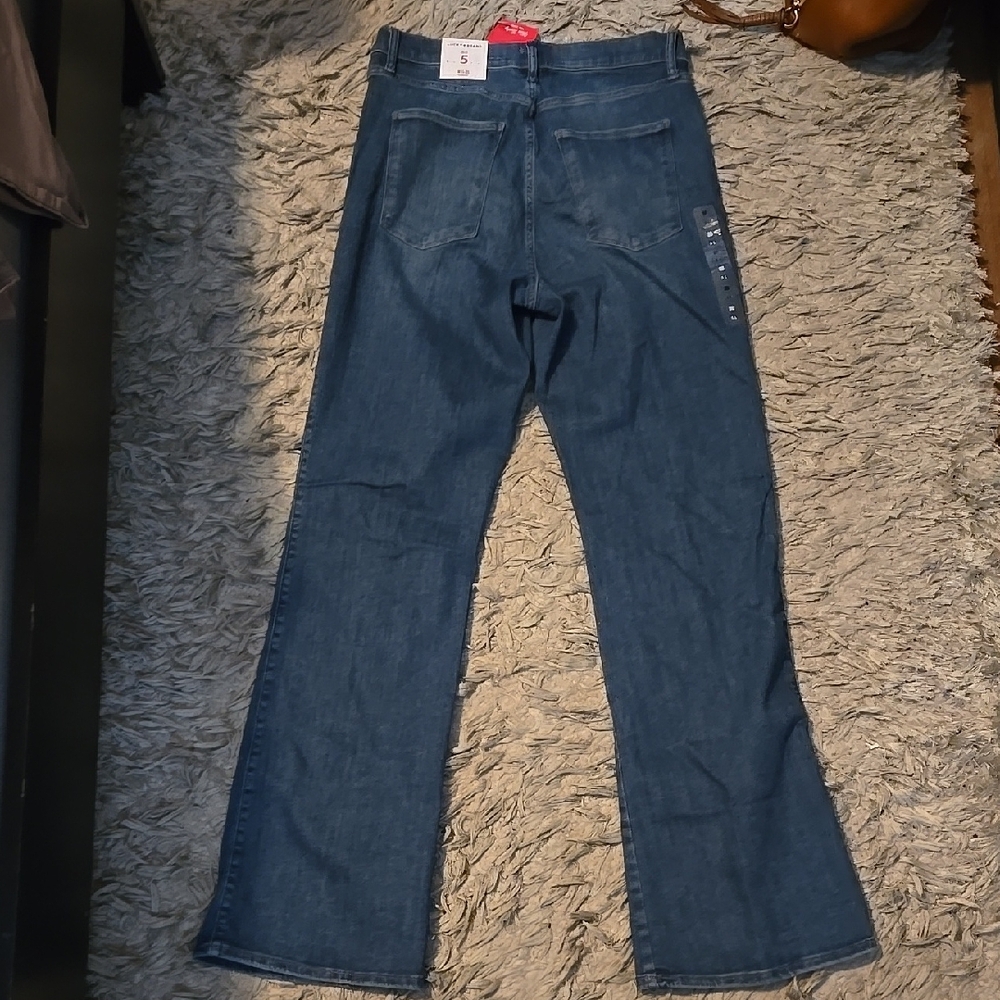 BNWT Lucky brand jeans. High waist bootcut. sz 33x35